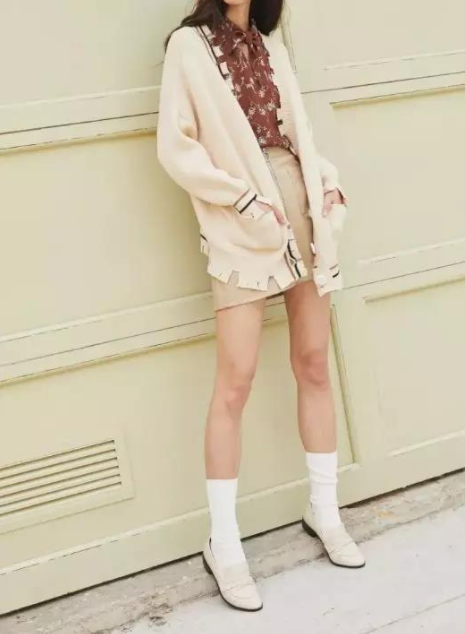 堆堆袜搭配什么鞋子好看怎么搭配衣服 教你冬天堆堆袜